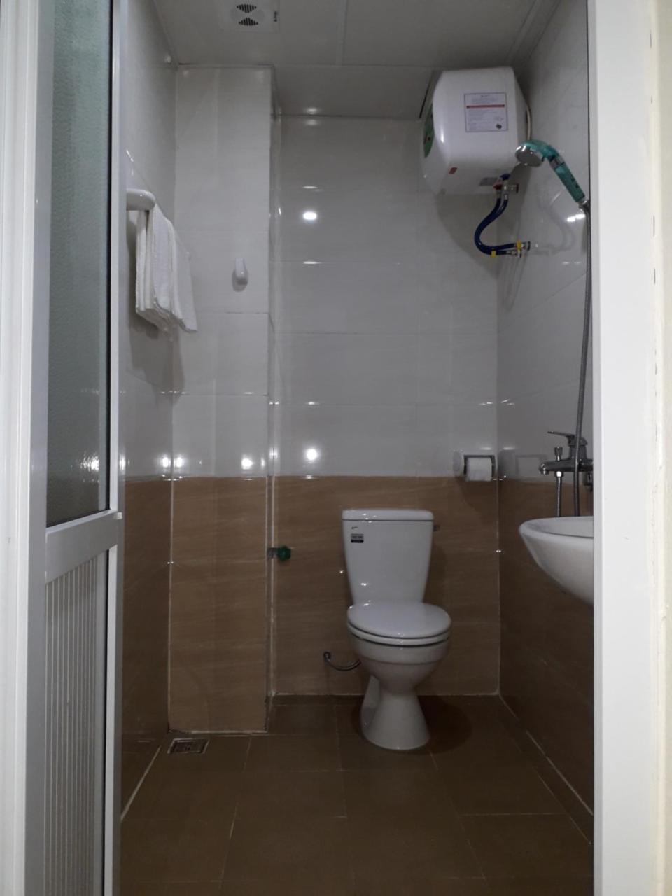 Guesthouse Anh Khang Ha Long Exteriör bild